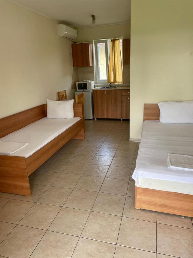 Hotel Комплекс За Гости Малки Воден Malki Voden Esterno foto